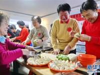  新春饺子拉近邻里情