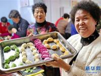  新春饺子拉近邻里情
