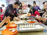  新春饺子拉近邻里情