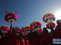  排练灯会迎佳节