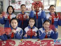  学剪纸 迎新春