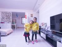 双胞胎姐姐患脑瘫 5岁妹妹教她认字