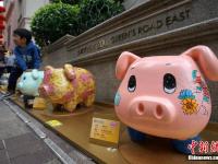  66只主题艺术猪亮相香港街头
