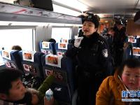  铁路“警花”绽放春运