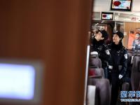  铁路“警花”绽放春运