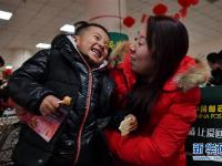  返乡专车温暖回家路