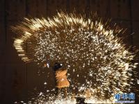  河北遵化：打树花迎元宵