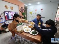  铁路职工的团年饭