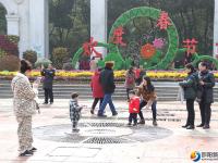 邵阳：市民乐享久违的暖阳