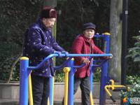 邵阳：市民乐享久违的暖阳
