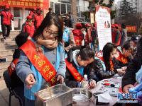  青岛：三月学雷锋 社区在行动