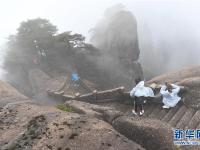  黄山莲花峰结束轮休开放迎客