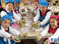  合肥：做青团 学文化