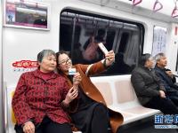  山东济南：首条地铁开始商业运营