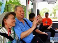  福州：智能公园体验自动驾驶车