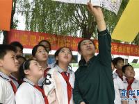  乡村小学生 感恩母亲节
