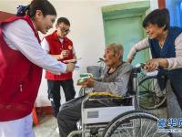  为优抚老人上门送健康