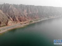  甘肃：黄河三峡风景如画
