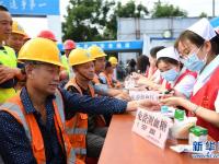  合肥：爱心义诊进工地