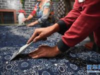 湖南邵阳：蓝印花布染出脱贫梦