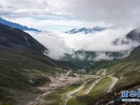  垭口：川藏公路上的观景台