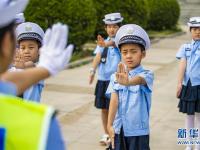  河北武邑：暑期“小交警”体验新生活