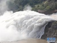  虹跨白练