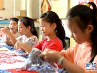  河北磁县：学剪纸过暑假