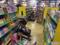 邵阳：图书馆书店成市民“避暑胜地”