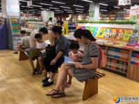 邵阳：图书馆书店成市民“避暑胜地”