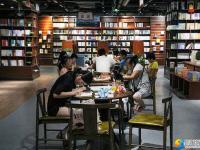 邵阳：图书馆书店成市民“避暑胜地”