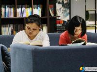 邵阳：图书馆书店成市民“避暑胜地”