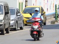 高温炙烤 市民“全副武装”出行