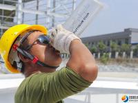 建筑工人：用汗水谱写产业项目建设之歌