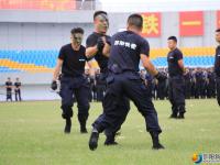 组图|“三警”大比武 沙场秋点兵