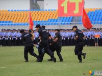 组图|“三警”大比武 沙场秋点兵