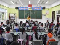  四川汶川：灾区小学按期开学