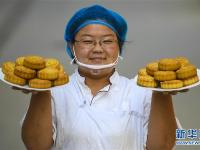  河北安平：赶制手工月饼迎中秋