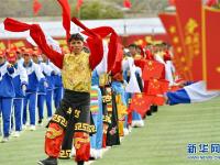  西藏山南：师生歌唱祖国