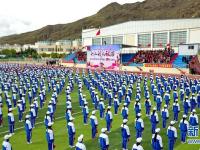  西藏山南：师生歌唱祖国