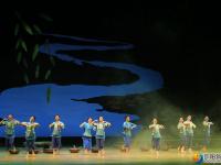 大型现代邵阳花鼓戏《山乡工匠》首演