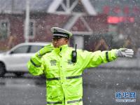  青海西宁迎来降雪