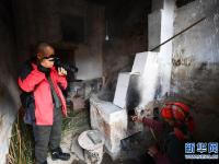  用摄影记录家乡的婺源农民