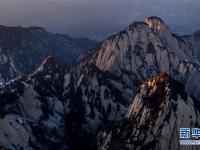  晚霞中的西岳华山