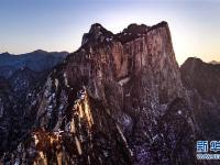  晚霞中的西岳华山