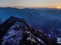  晚霞中的西岳华山
