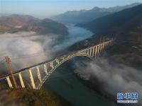  大瑞铁路怒江特大桥主体建成