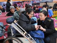 用爱心温暖旅客出行路