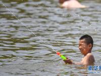 长春：戏水享清凉