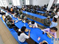自助午餐 厉行节约